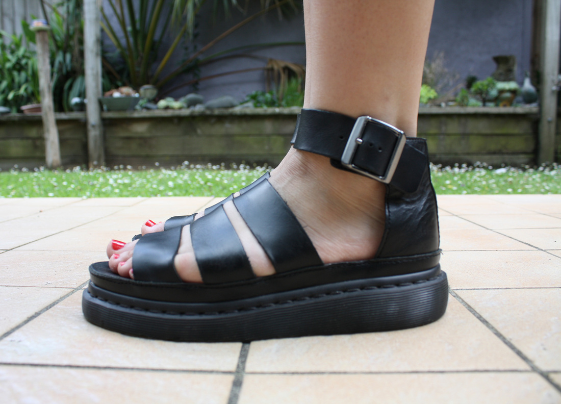 Styling - Chunky Black Sandals - The Crafts Apparel